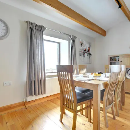 Holiday home Weavers View