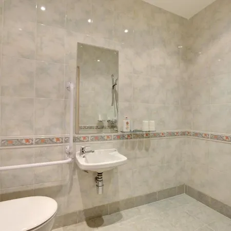 2 Bed In Oc-ds238 Cowling