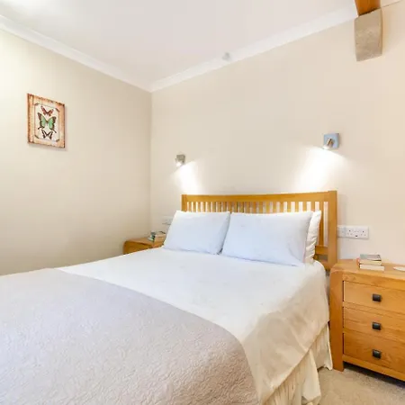 2 Bed In Oc-ds238 Cowling