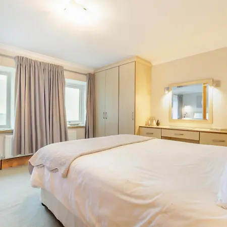 2 Bed In Oc-ds238 Cowling