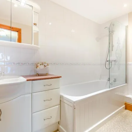 2 Bed In Oc-ds238 * Cowling