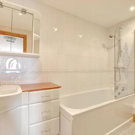 Weavers View * Cowling