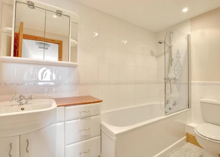 2 Bed In Oc-ds238 * Cowling