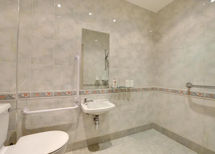 2 Bed In Oc-ds238 Cowling